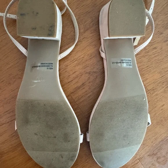 Lulu’s light nude heels - Picture 3 of 4